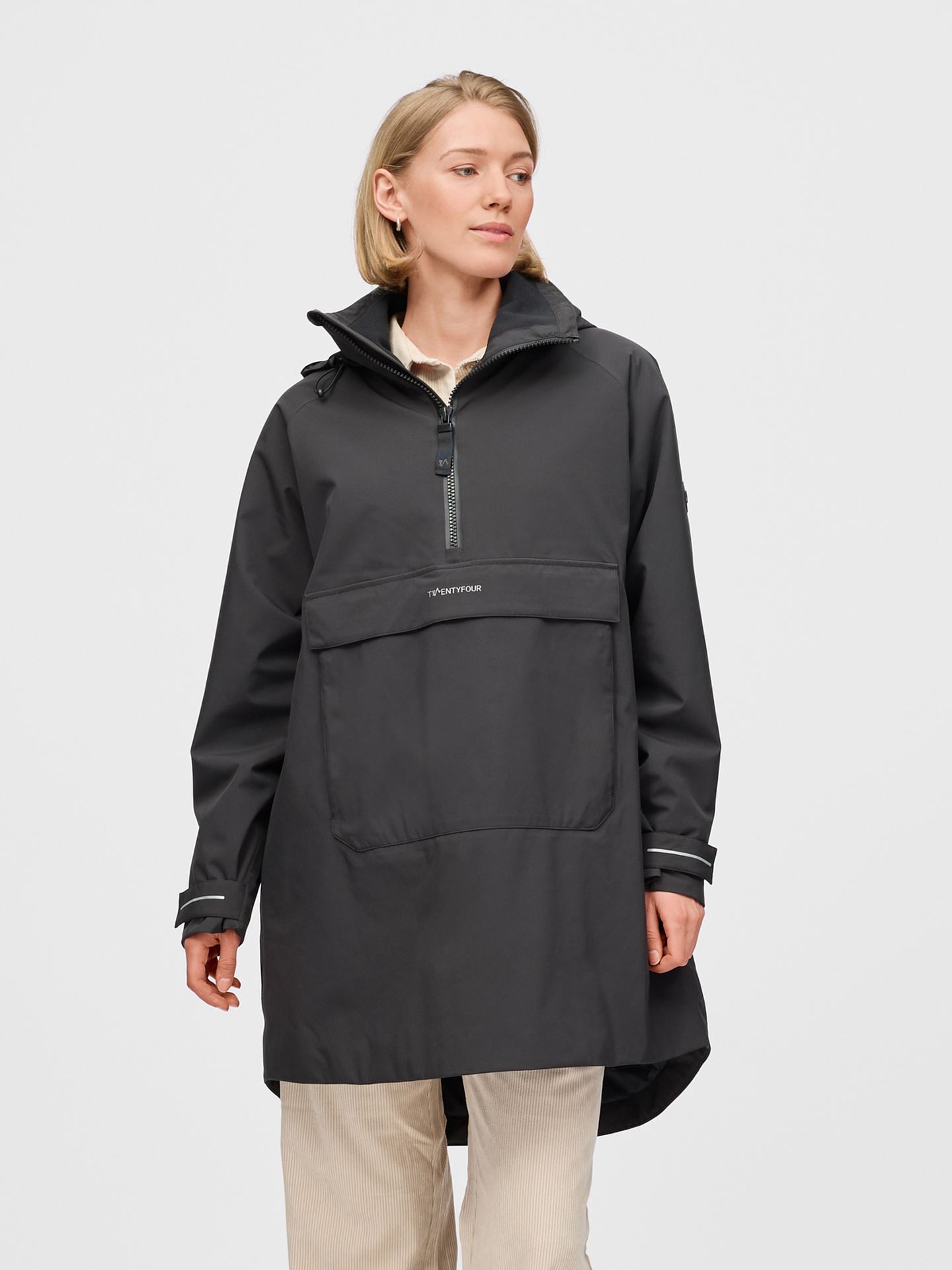 Twentyfour Mode Insulation Poncho D Sort